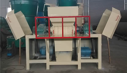 樹(shù)根撕碎機(jī)/木材破碎機(jī)廠家/多少錢(qián)一臺(tái)